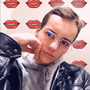 Meet your Posher, Max